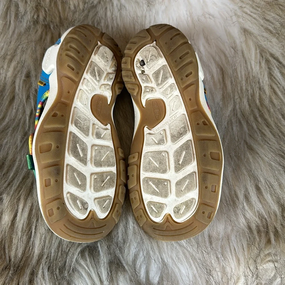 KEEN Kids Size 11 Blue Rainbow Waterproof Sandals